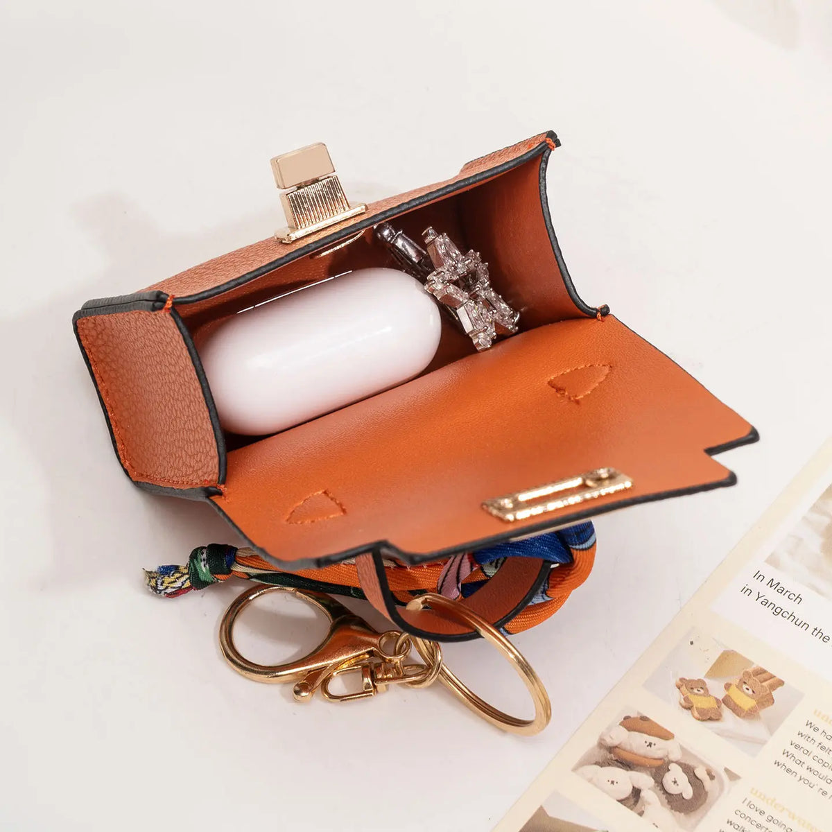Llavero colgante de bolso cuadrado mini - Cuero de alta calidad con correa colorida, adorable accesorio de llavero para coche y adorno para bolso