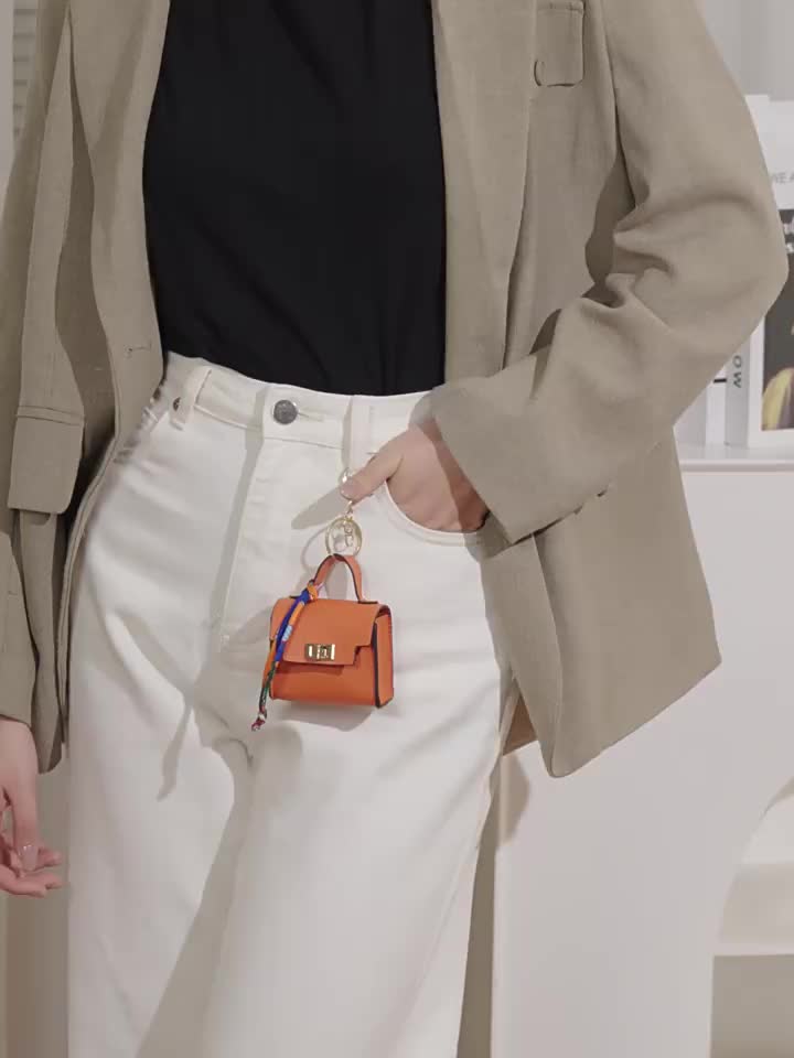 Llavero colgante de bolso cuadrado mini - Cuero de alta calidad con correa colorida, adorable accesorio de llavero para coche y adorno para bolso