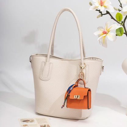 Llavero colgante de bolso cuadrado mini - Cuero de alta calidad con correa colorida, adorable accesorio de llavero para coche y adorno para bolso